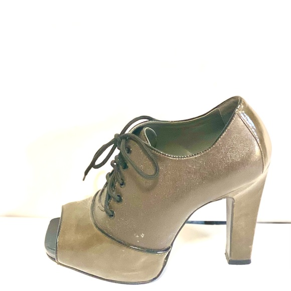 Vince Camuto heeled Booties - Picture 7 of 9